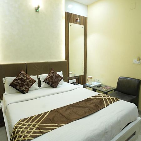 Hotel Rajkamal Near Varanasi Railway Station מראה חיצוני תמונה