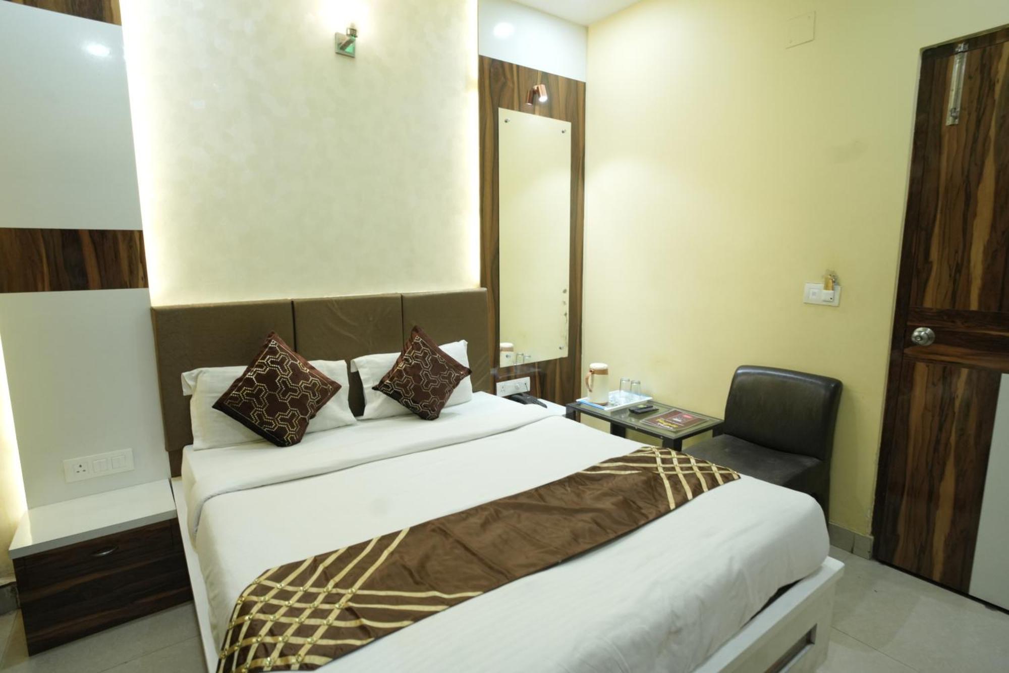 Hotel Rajkamal Near Varanasi Railway Station מראה חיצוני תמונה