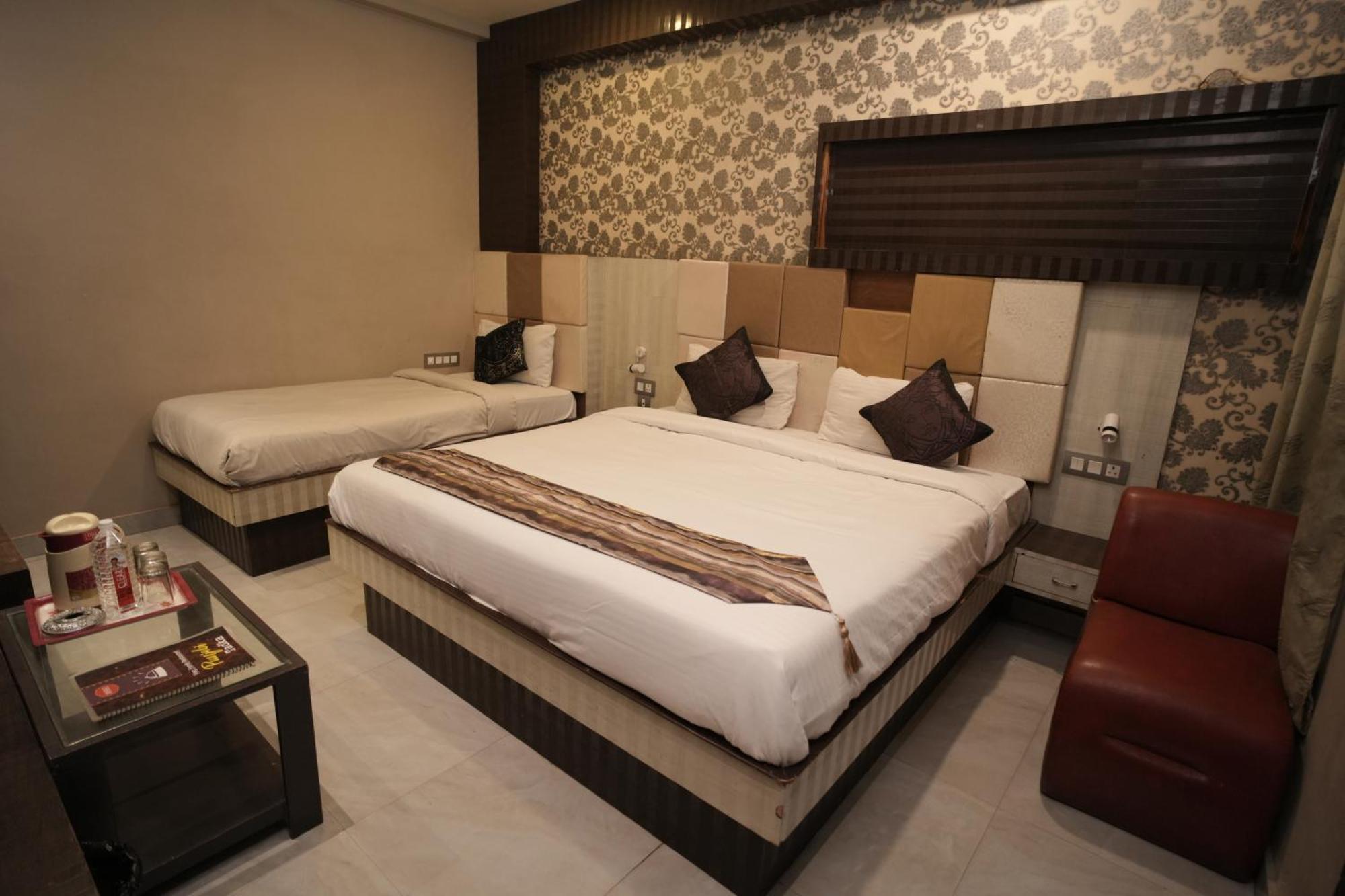 Hotel Rajkamal Near Varanasi Railway Station מראה חיצוני תמונה