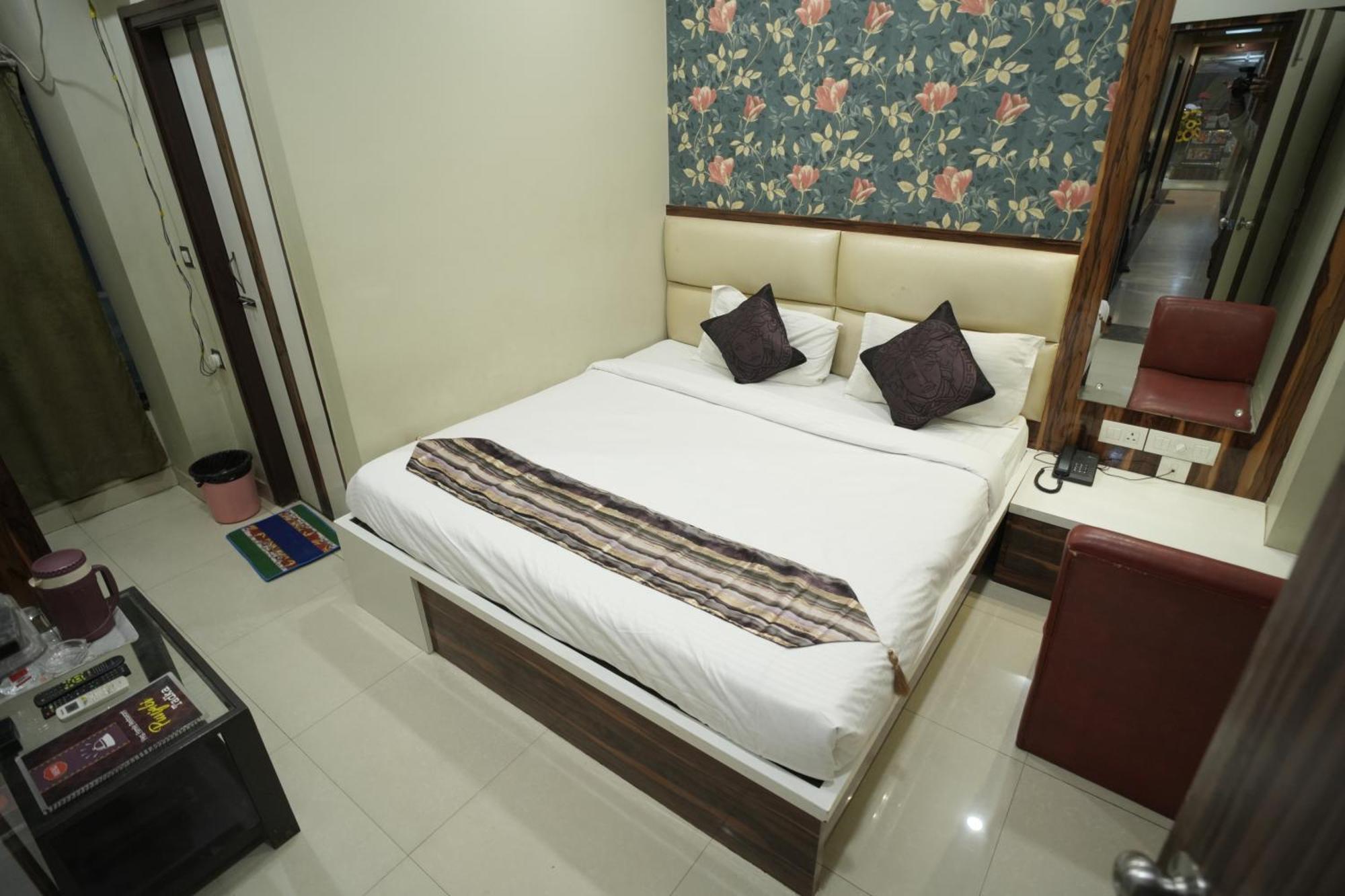 Hotel Rajkamal Near Varanasi Railway Station מראה חיצוני תמונה
