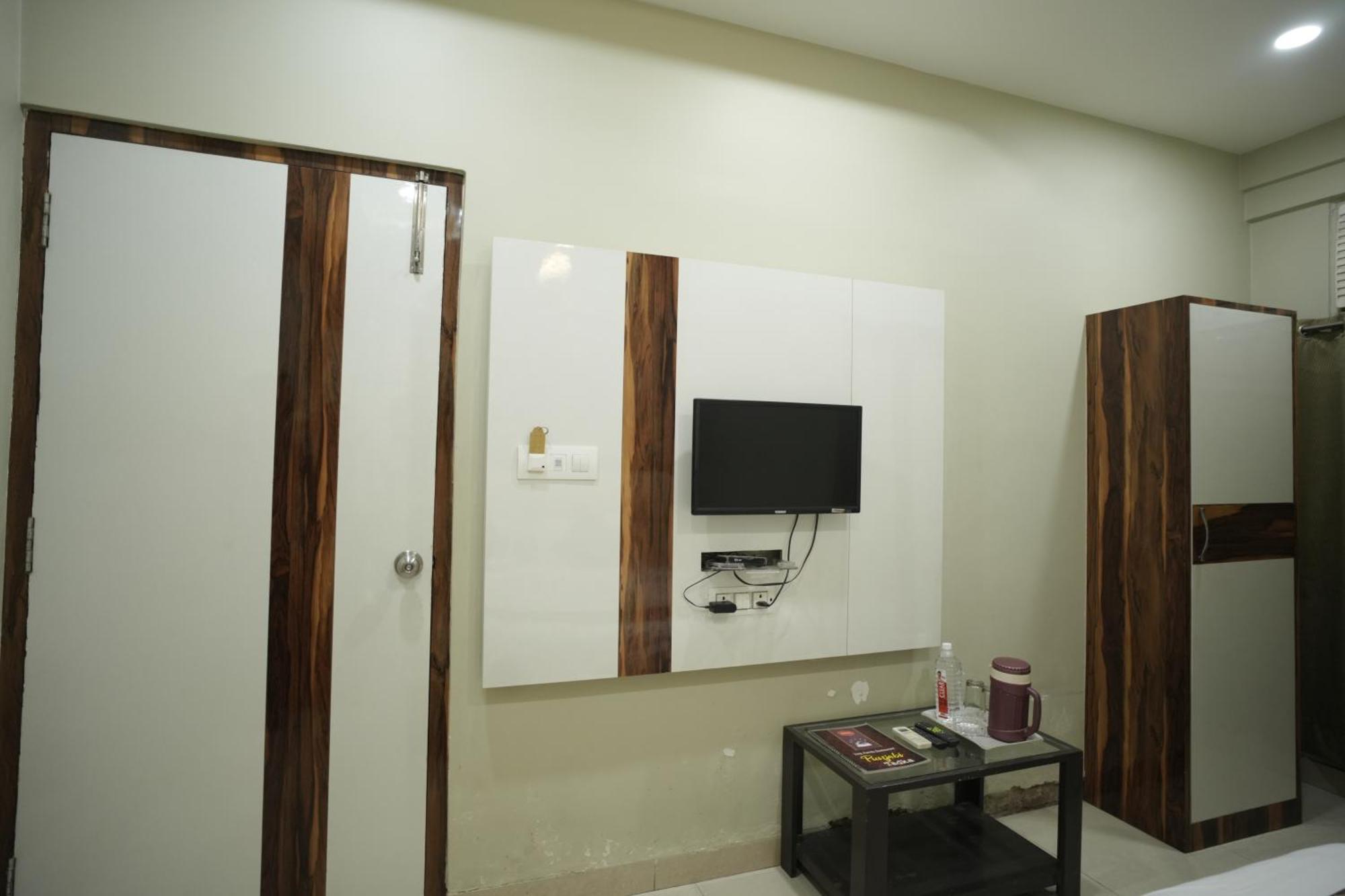 Hotel Rajkamal Near Varanasi Railway Station מראה חיצוני תמונה