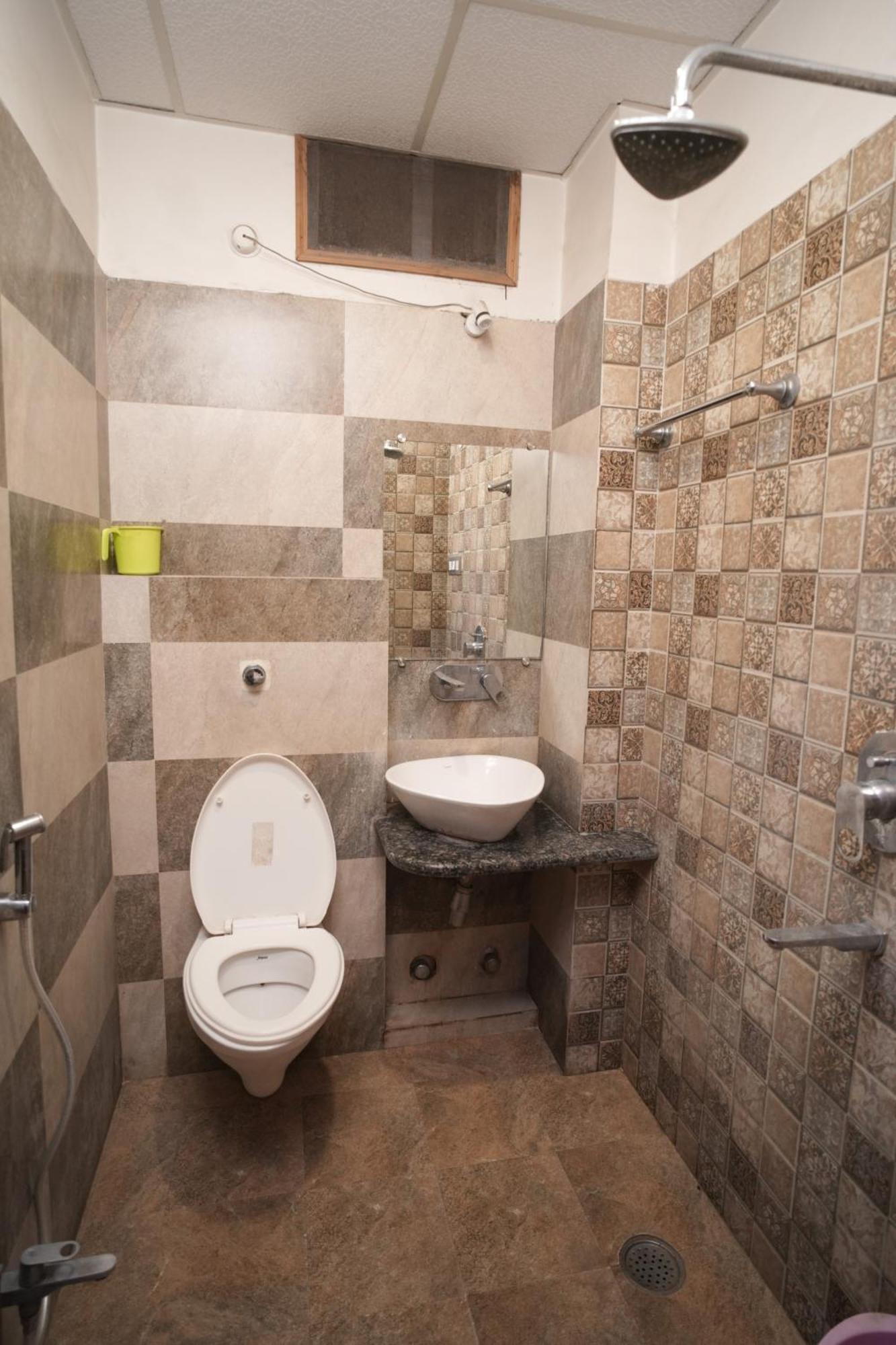 Hotel Rajkamal Near Varanasi Railway Station מראה חיצוני תמונה