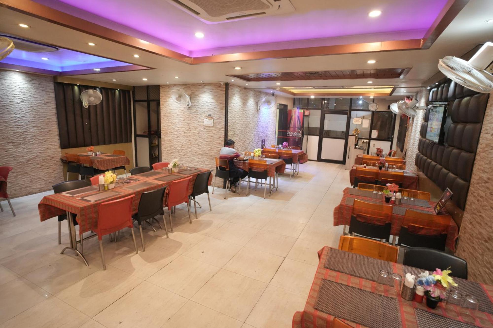 Hotel Rajkamal Near Varanasi Railway Station מראה חיצוני תמונה