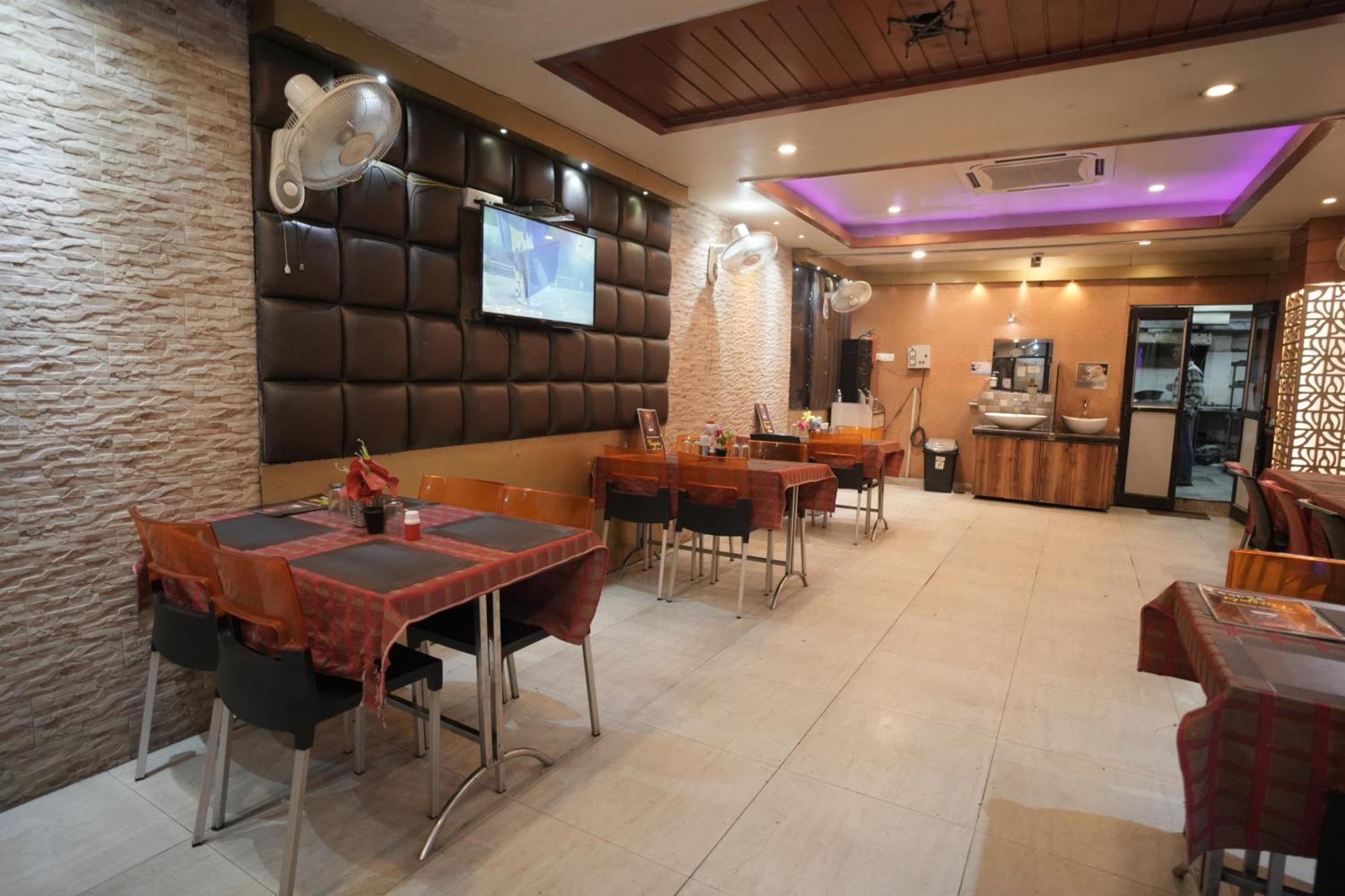 Hotel Rajkamal Near Varanasi Railway Station מראה חיצוני תמונה