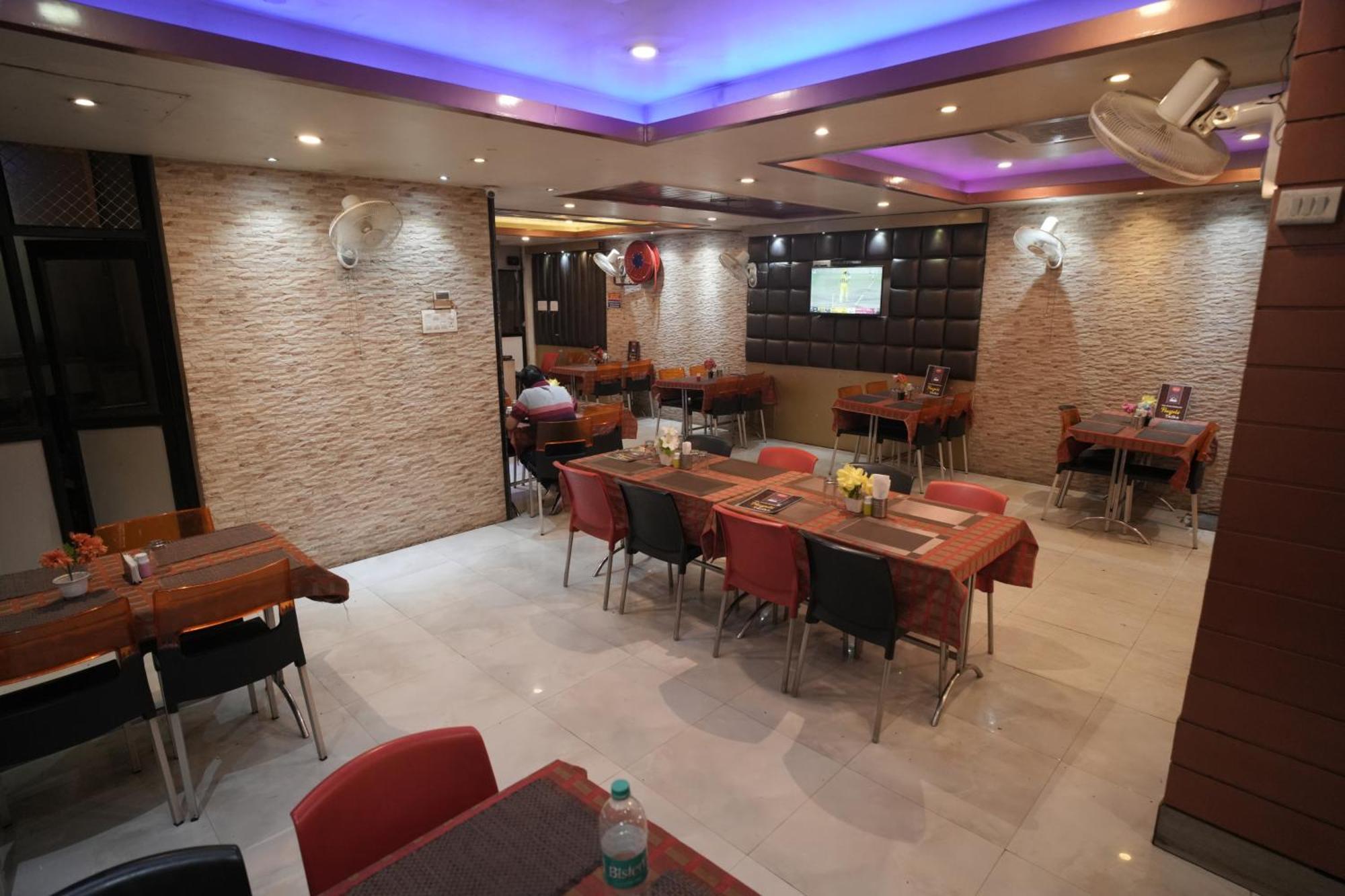 Hotel Rajkamal Near Varanasi Railway Station מראה חיצוני תמונה