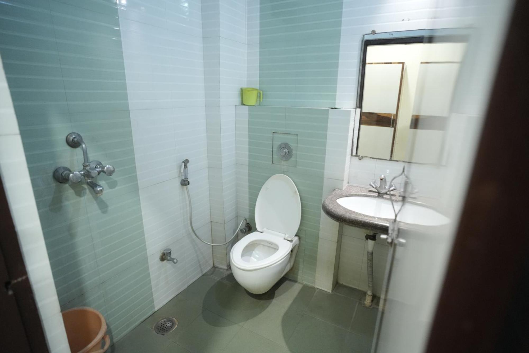 Hotel Rajkamal Near Varanasi Railway Station מראה חיצוני תמונה