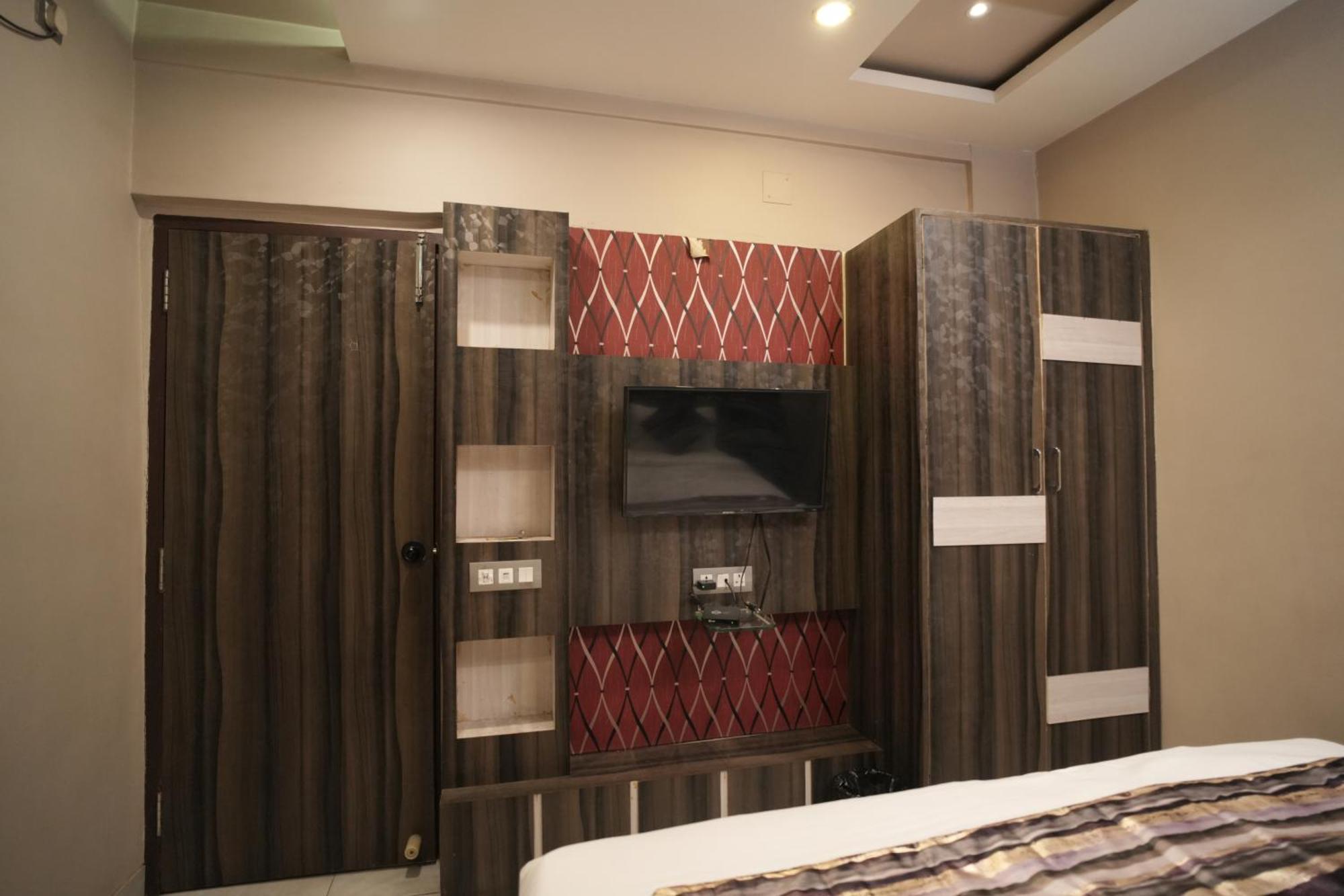Hotel Rajkamal Near Varanasi Railway Station מראה חיצוני תמונה