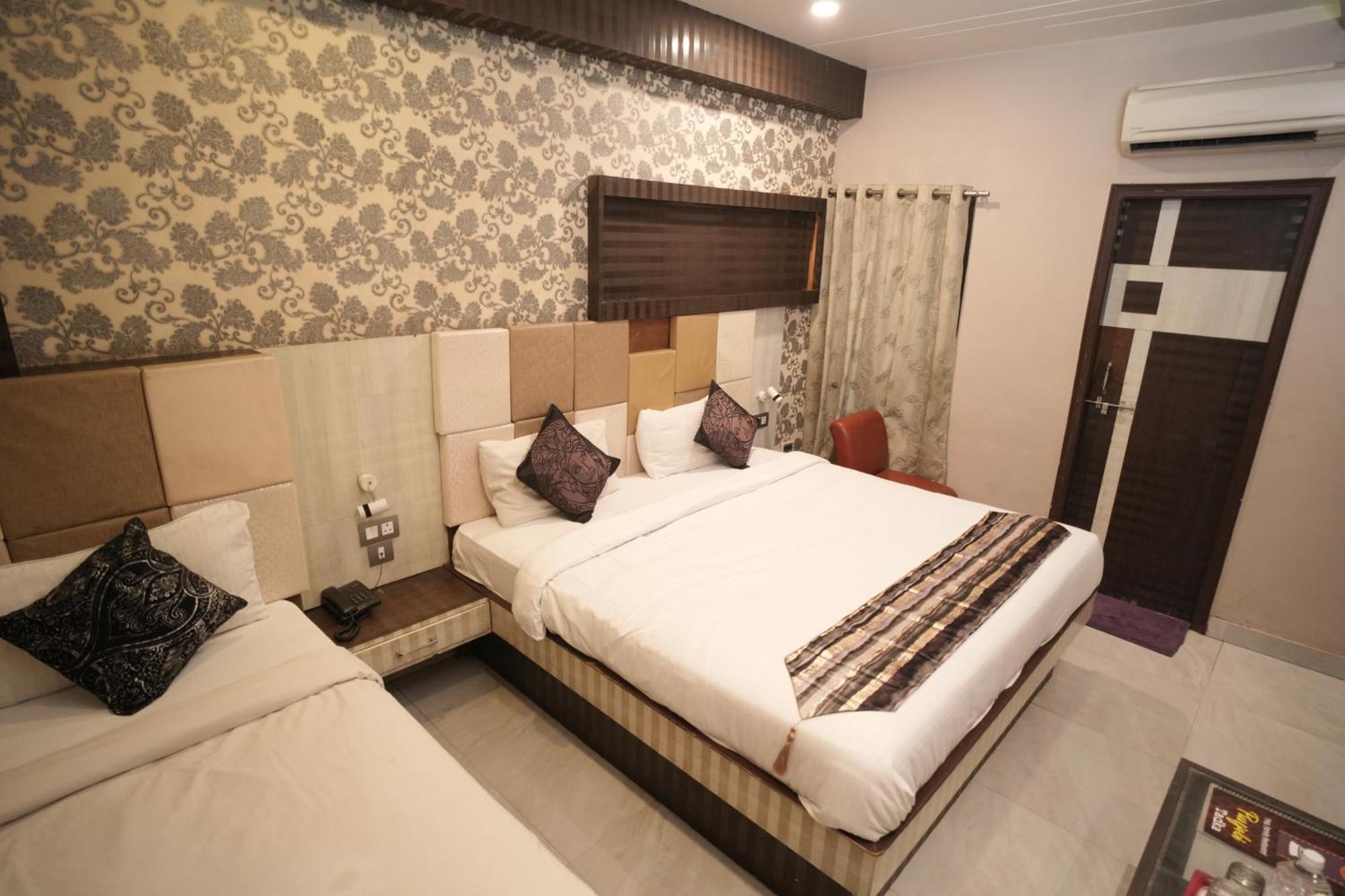 Hotel Rajkamal Near Varanasi Railway Station מראה חיצוני תמונה