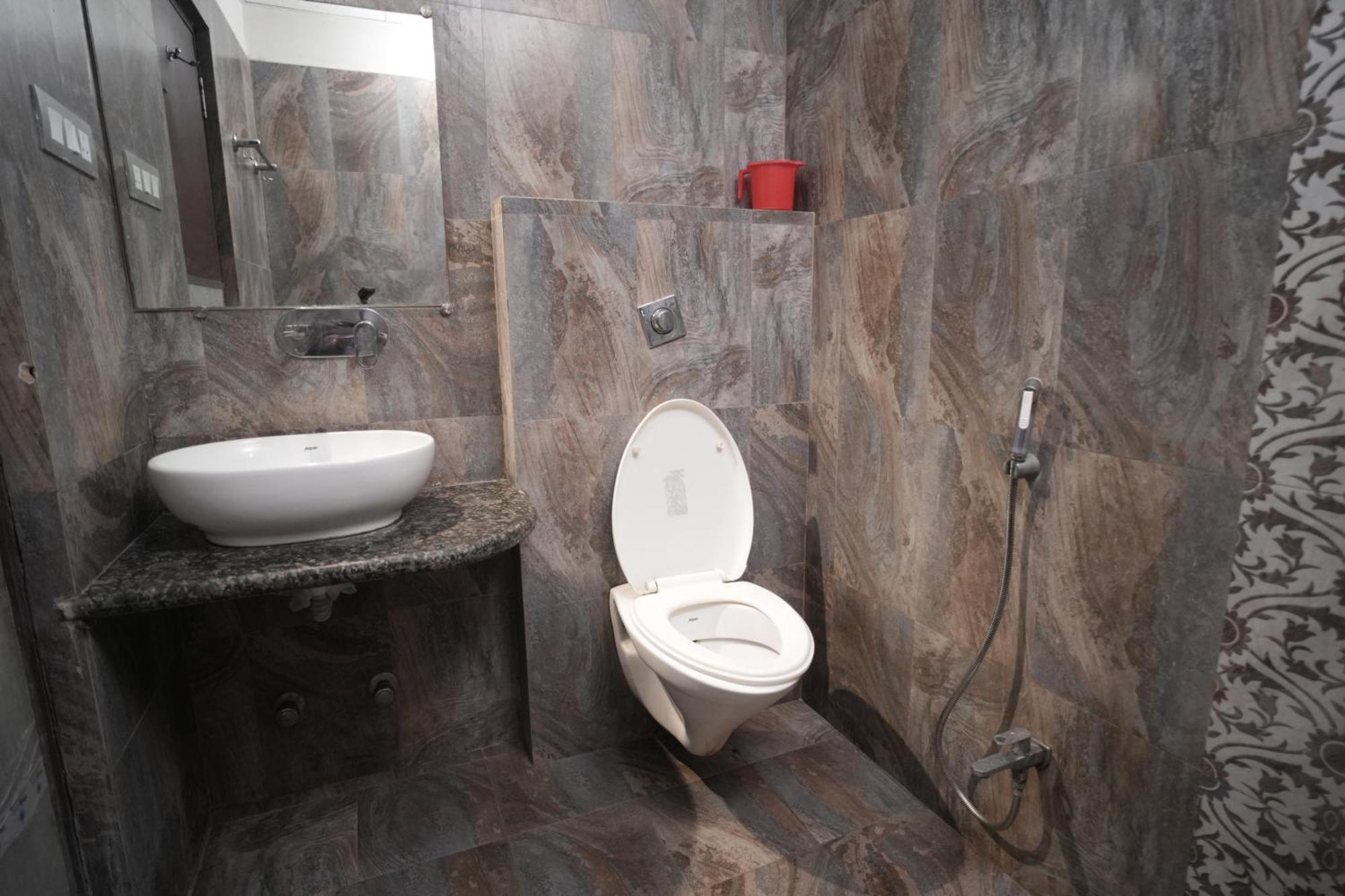 Hotel Rajkamal Near Varanasi Railway Station מראה חיצוני תמונה