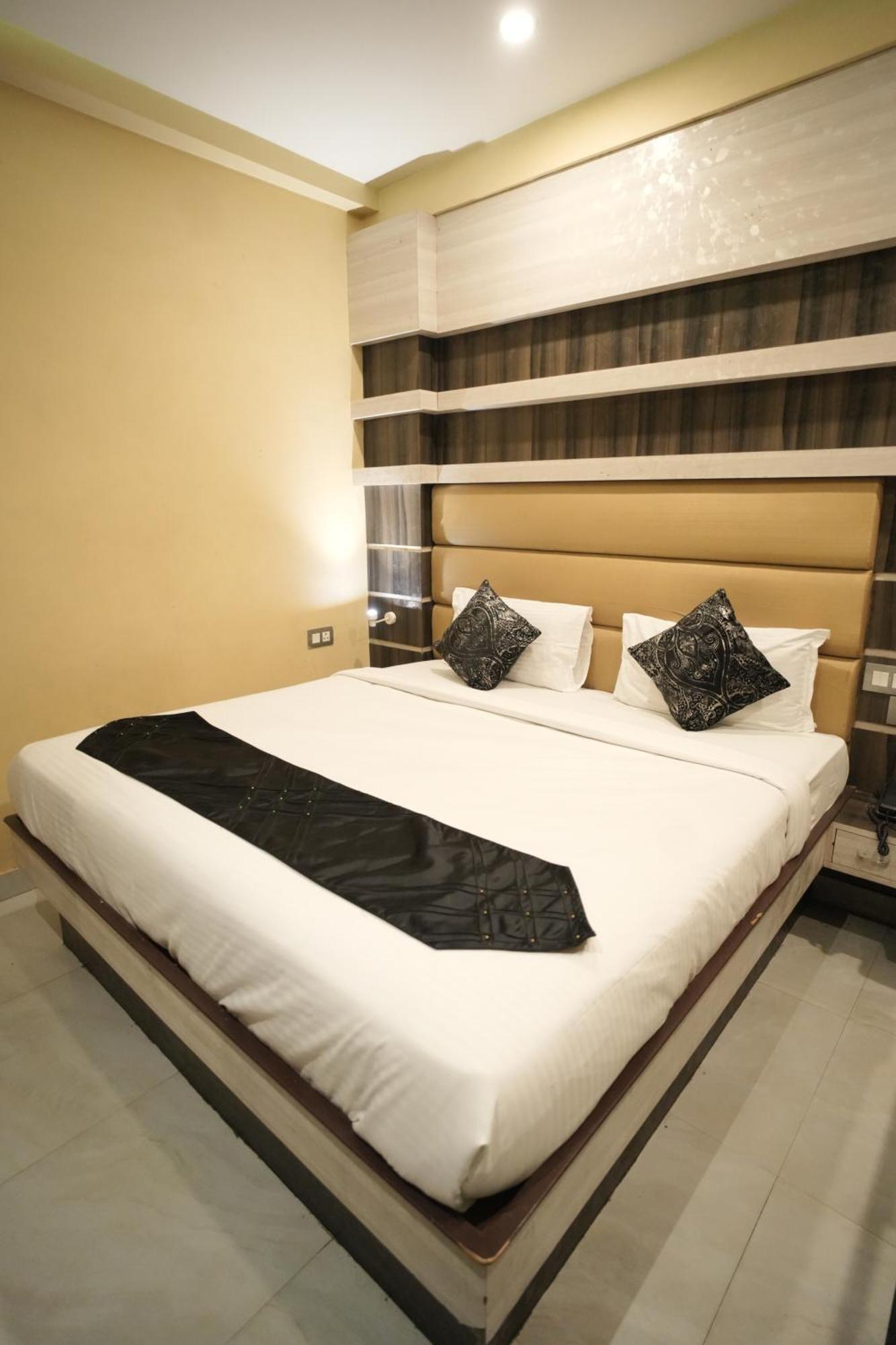 Hotel Rajkamal Near Varanasi Railway Station מראה חיצוני תמונה