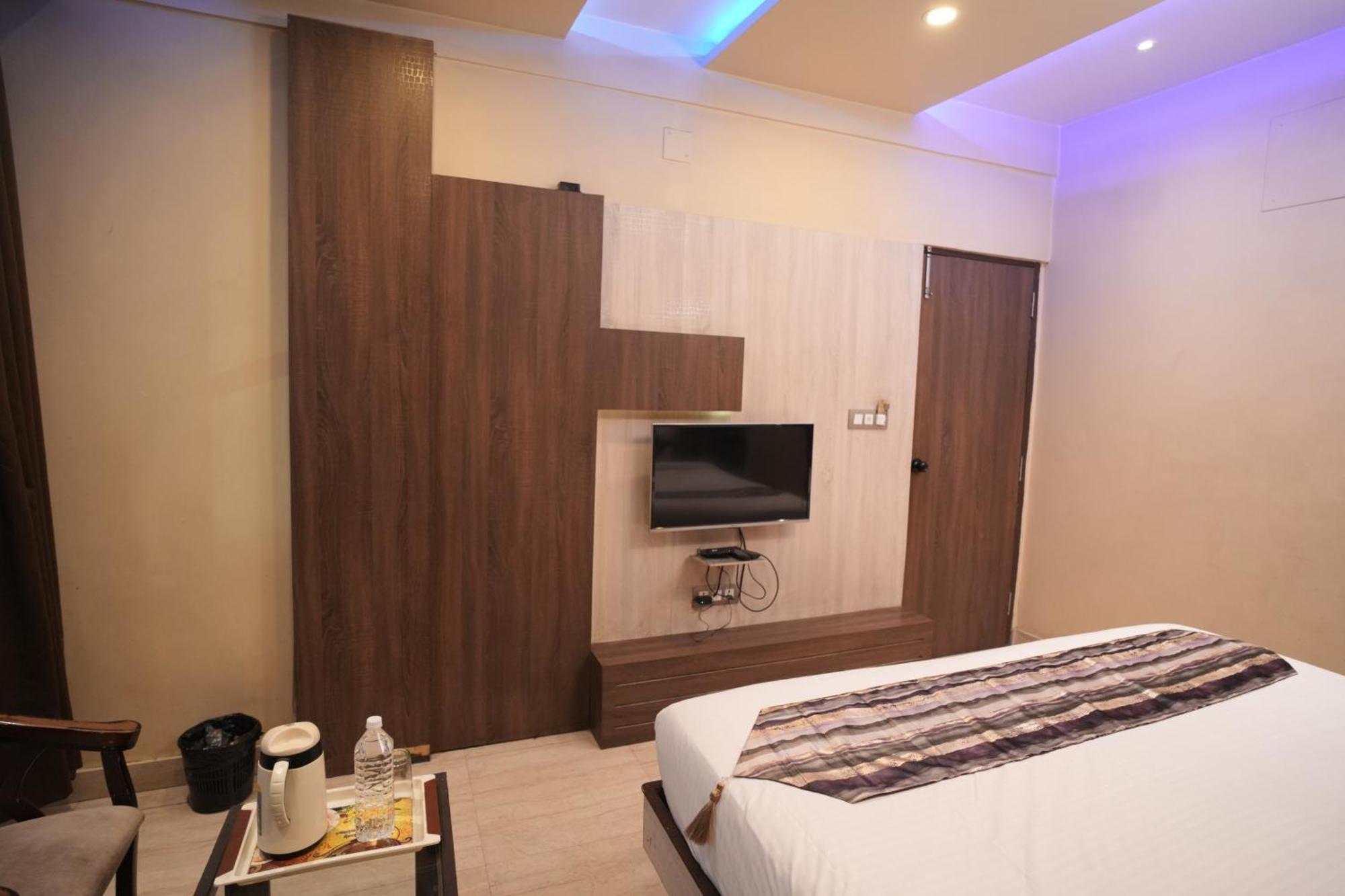 Hotel Rajkamal Near Varanasi Railway Station מראה חיצוני תמונה