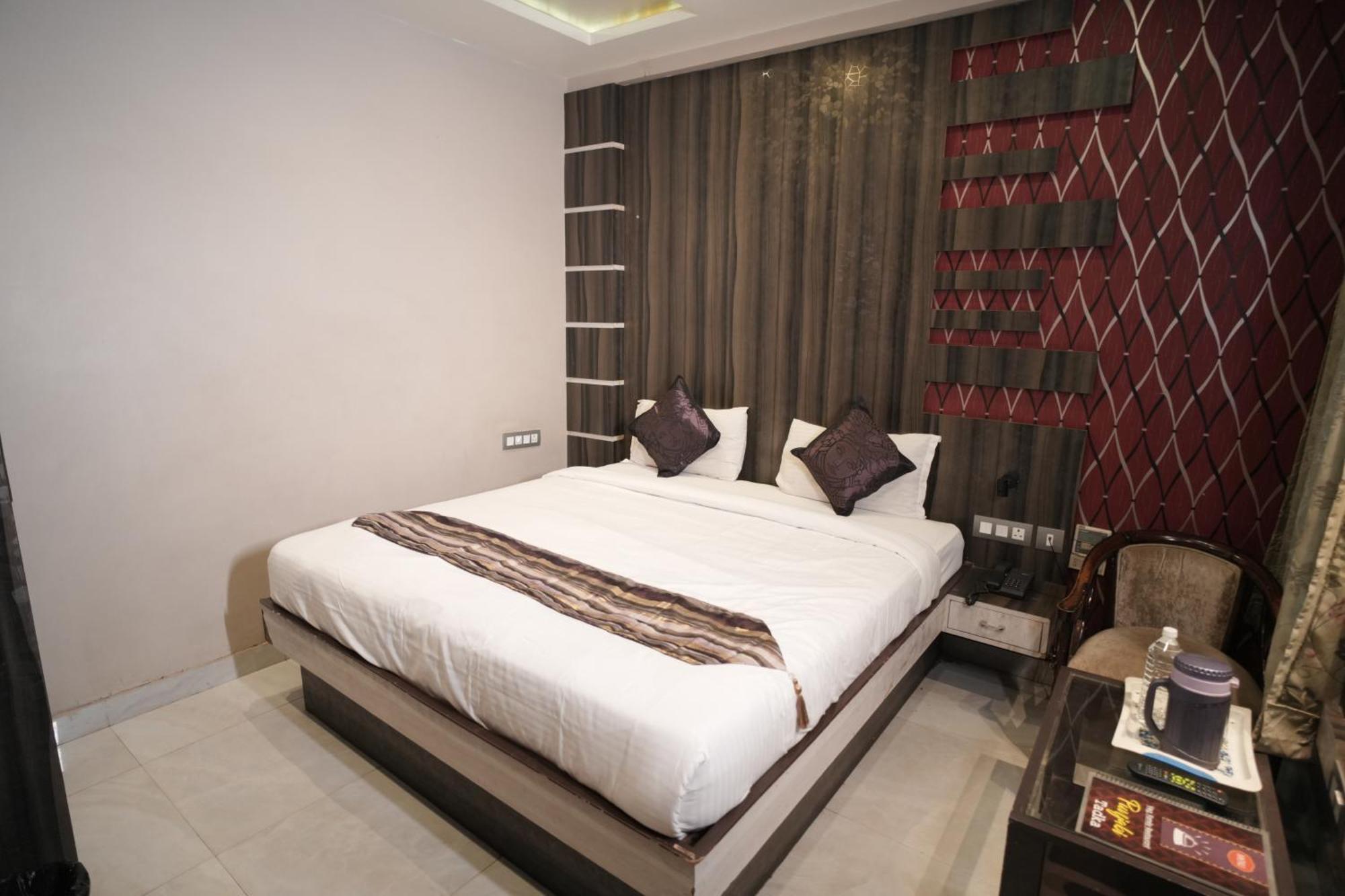 Hotel Rajkamal Near Varanasi Railway Station מראה חיצוני תמונה