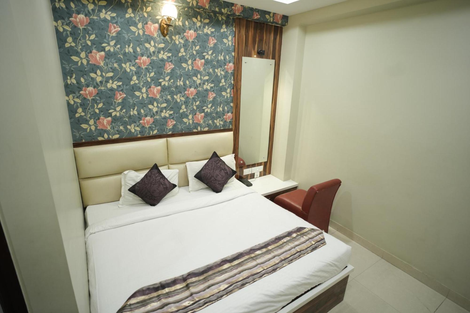 Hotel Rajkamal Near Varanasi Railway Station מראה חיצוני תמונה