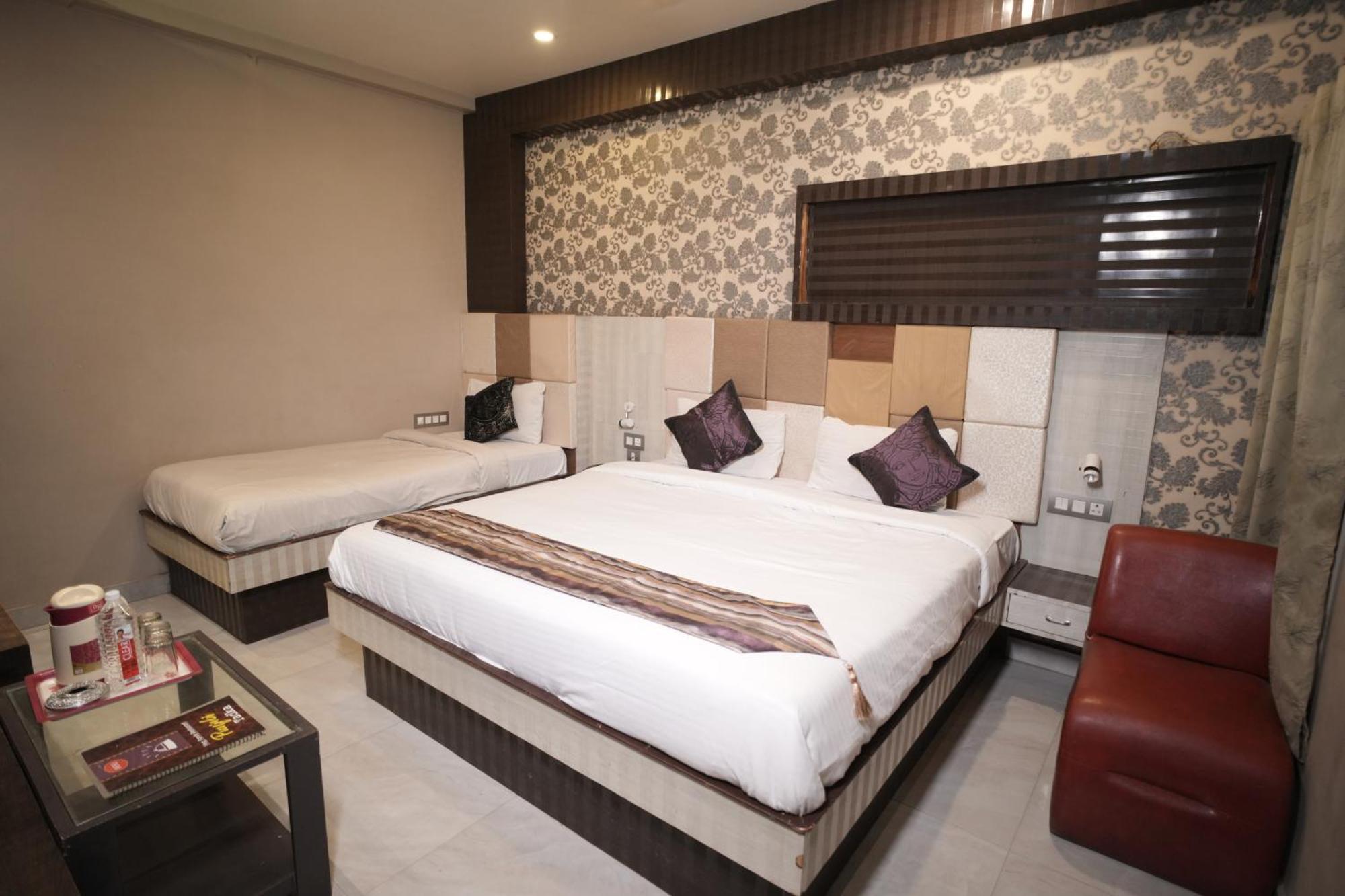 Hotel Rajkamal Near Varanasi Railway Station מראה חיצוני תמונה