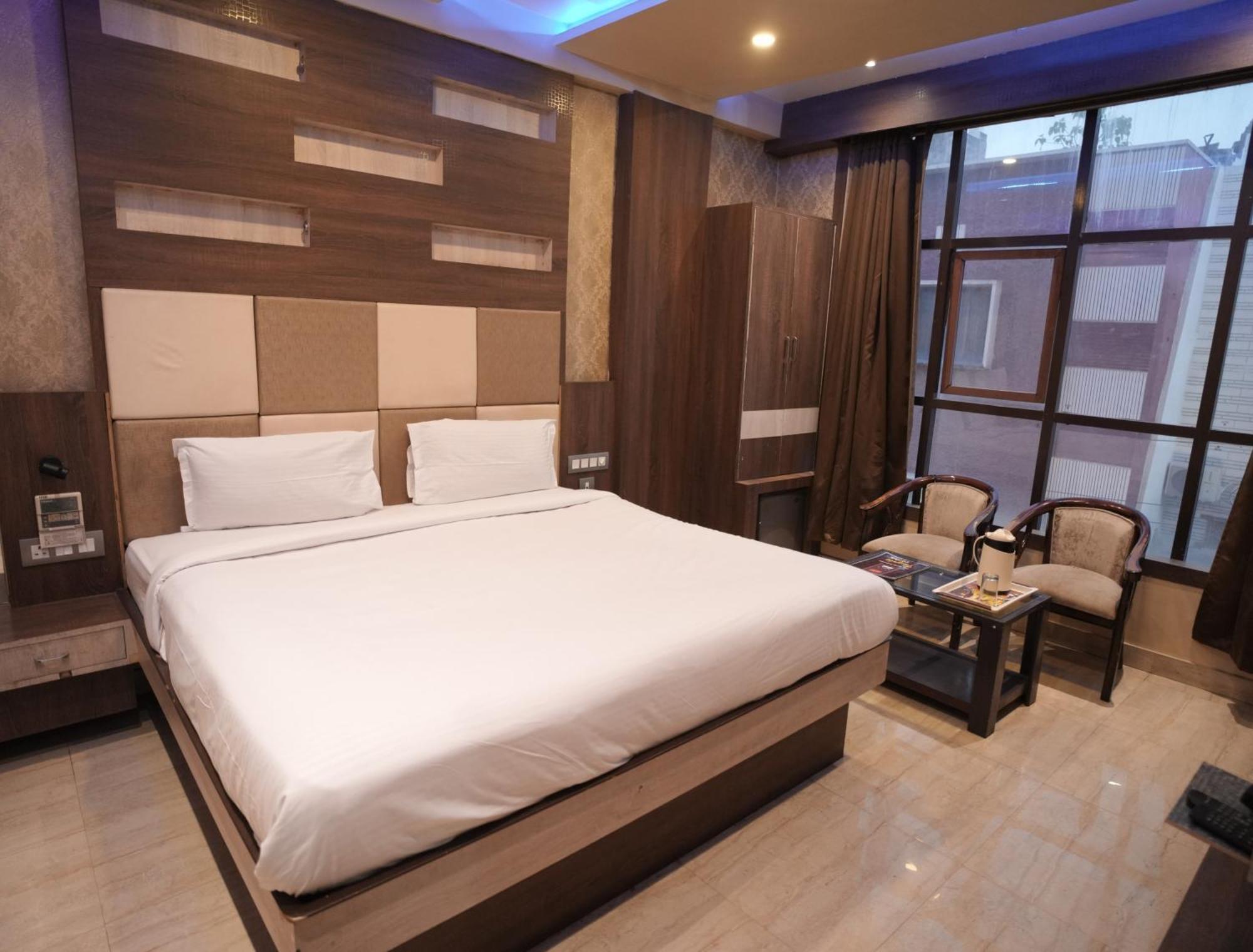 Hotel Rajkamal Near Varanasi Railway Station מראה חיצוני תמונה