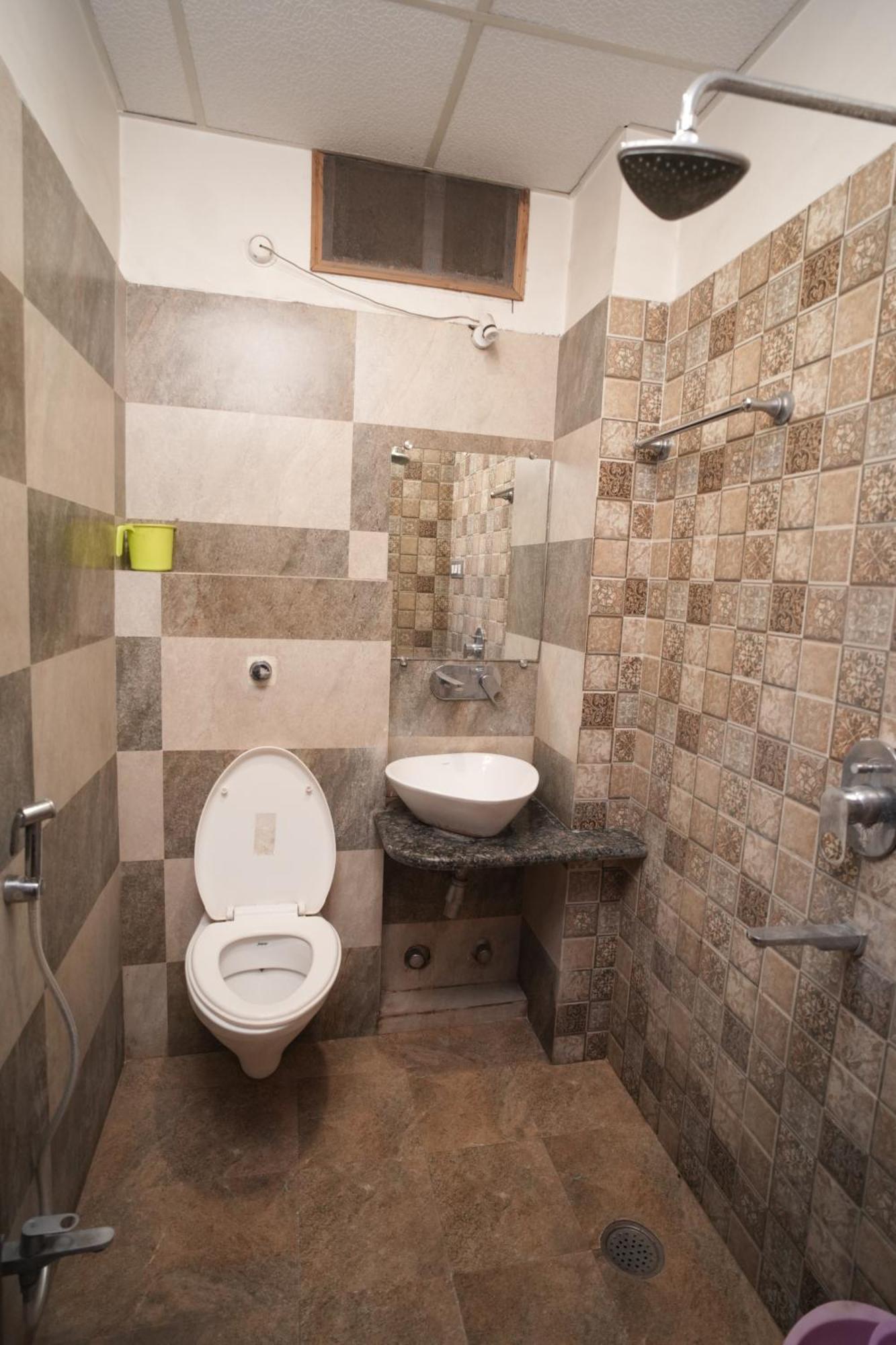 Hotel Rajkamal Near Varanasi Railway Station מראה חיצוני תמונה